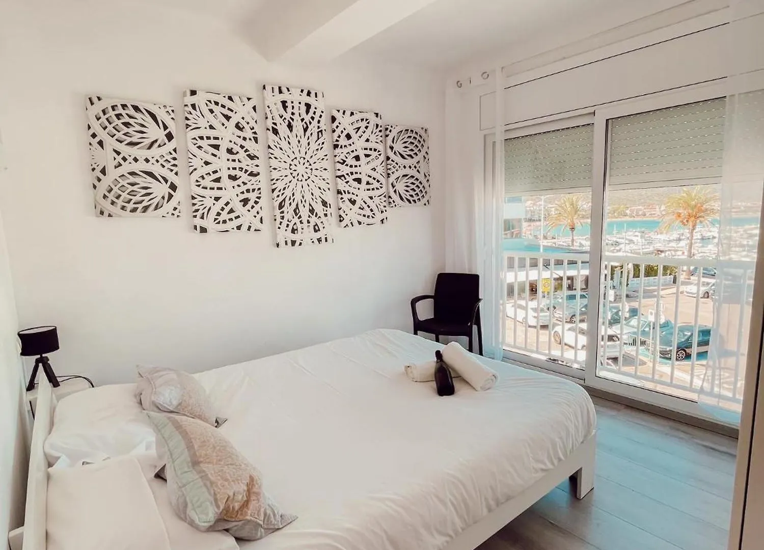 Apartment Ferienwohnung Port De Llanca , La Miranda